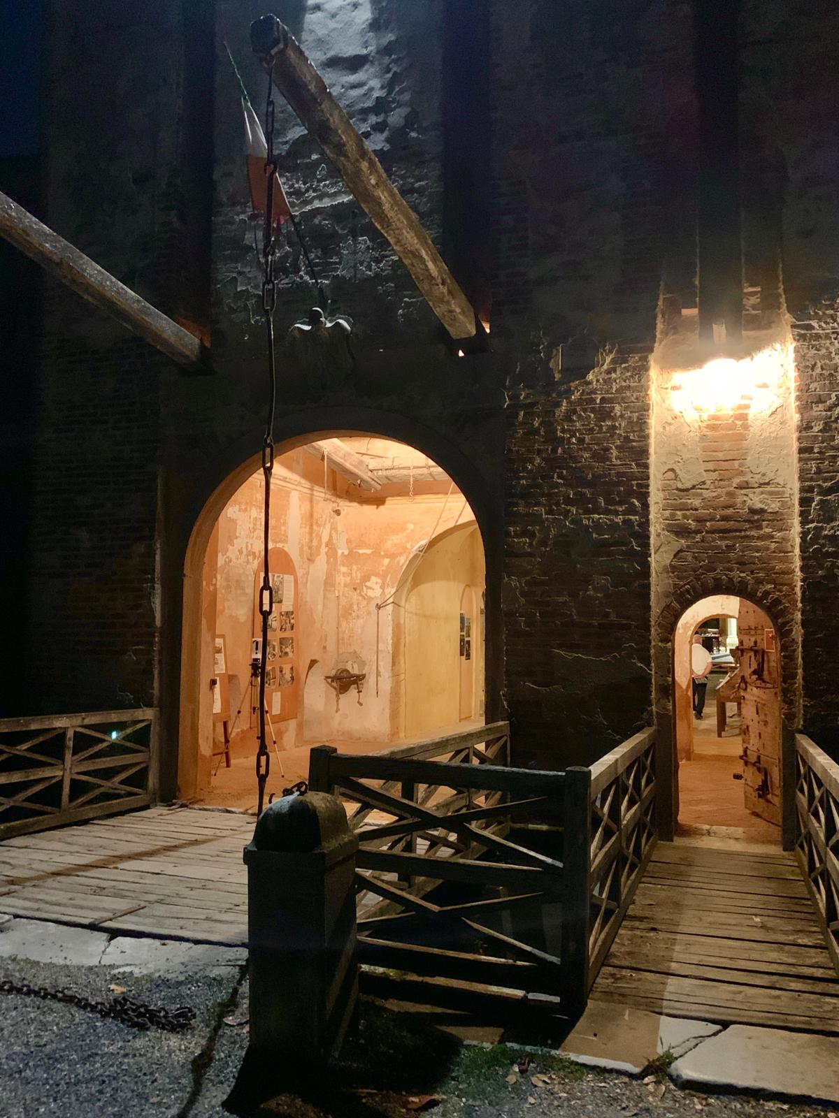 Ponte levatoio in legno all'ingresso del Castello di Padernello